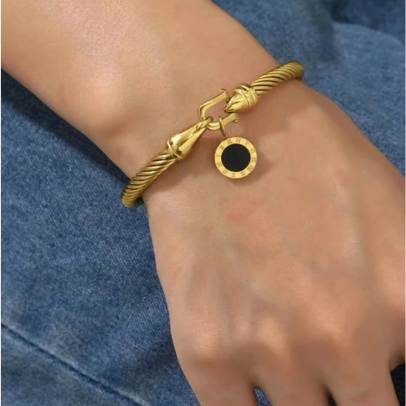 Anna - Roman Numeral Pendant Stainless Steel
Bangle 58MM - Picture 5 of 7